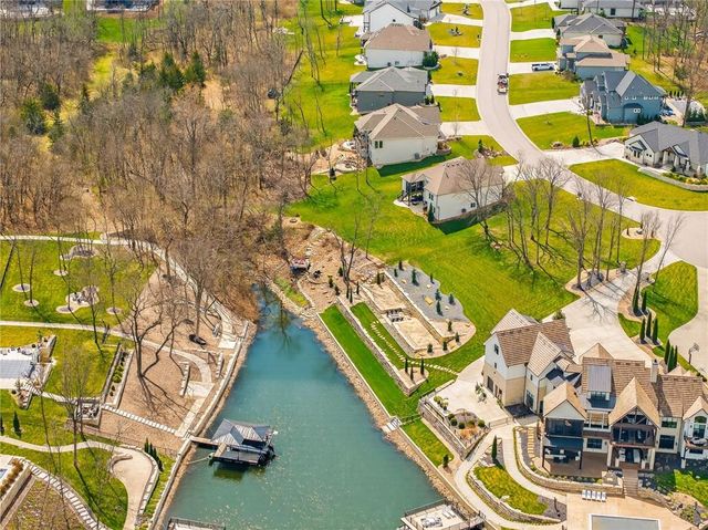 611 N Winnebago Drive, Lake Winnebago, MO 64034