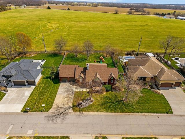 611 N Winnebago Drive, Lake Winnebago, MO 64034