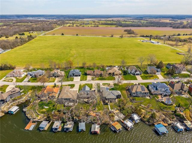 611 N Winnebago Drive, Lake Winnebago, MO 64034
