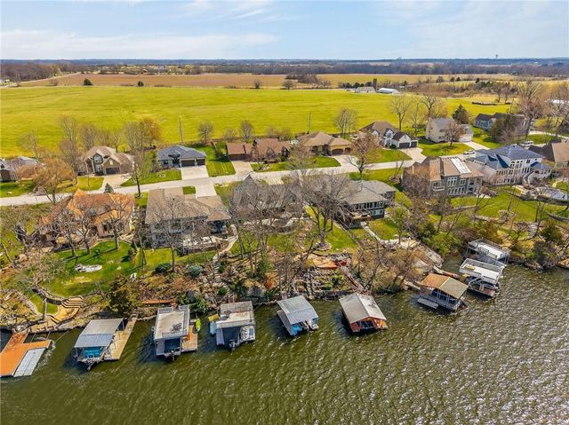 611 N Winnebago Drive, Lake Winnebago, MO 64034