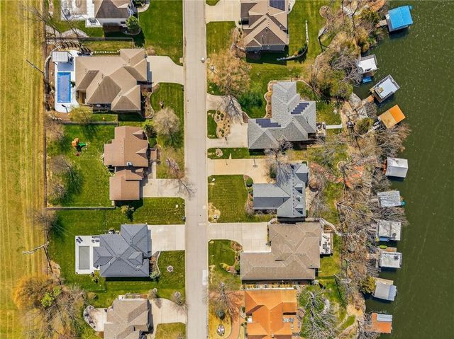 611 N Winnebago Drive, Lake Winnebago, MO 64034