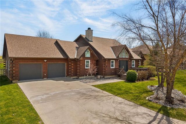 611 N Winnebago Drive, Lake Winnebago, MO 64034
