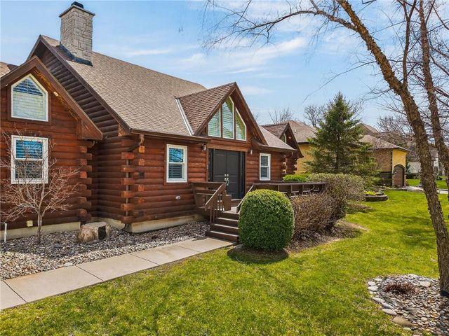 611 N Winnebago Drive, Lake Winnebago, MO 64034
