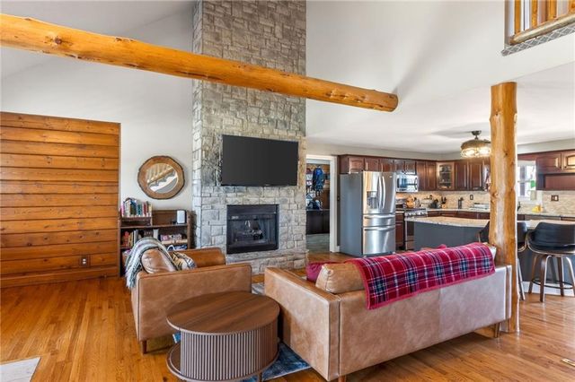 611 N Winnebago Drive, Lake Winnebago, MO 64034