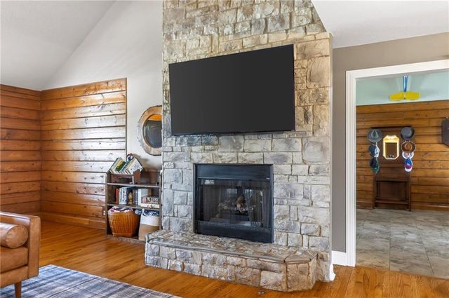 611 N Winnebago Drive, Lake Winnebago, MO 64034