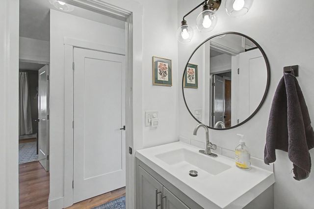 22 Davis Parkway, South Burlington, VT 05403