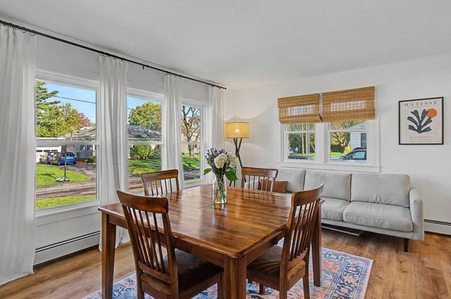 22 Davis Parkway, South Burlington, VT 05403