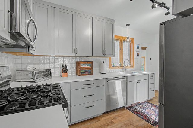 22 Davis Parkway, South Burlington, VT 05403