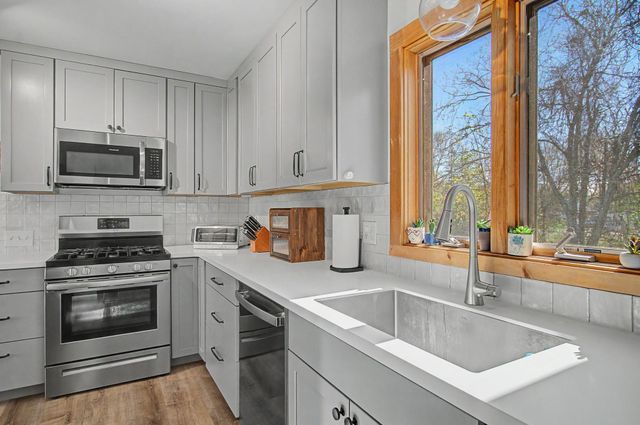22 Davis Parkway, South Burlington, VT 05403