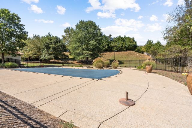 6001 Mill Tree Ct, Nashville, TN 37221