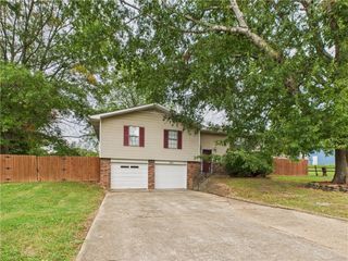 875 Meadow Lane, Harrison, AR 72601