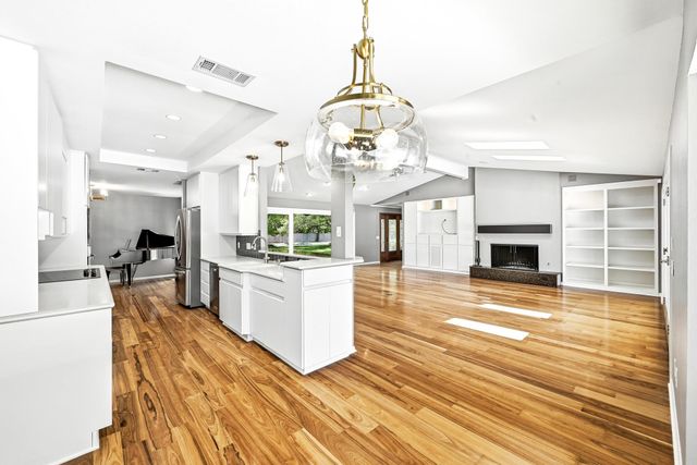 8608 Crest Ridge CIR, Austin, TX 78750