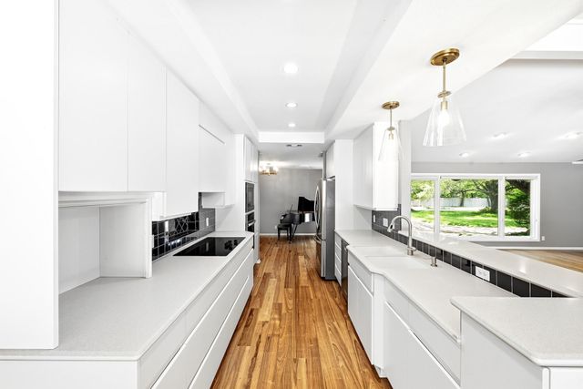 8608 Crest Ridge CIR, Austin, TX 78750