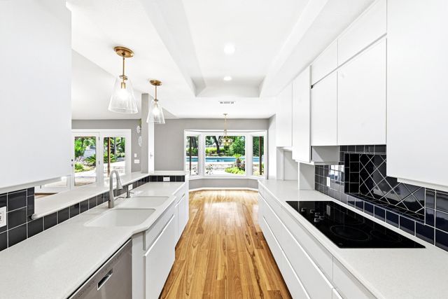 8608 Crest Ridge CIR, Austin, TX 78750