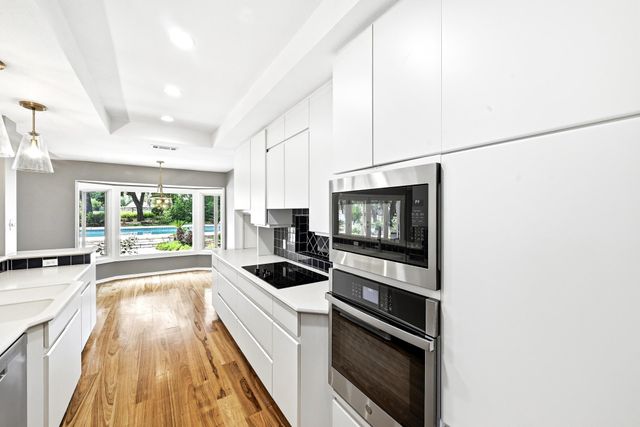 8608 Crest Ridge CIR, Austin, TX 78750