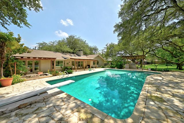 8608 Crest Ridge CIR, Austin, TX 78750