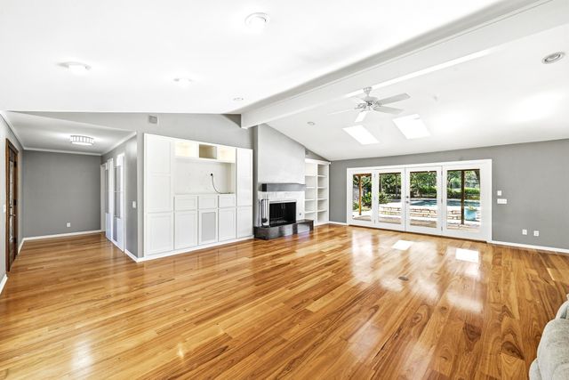 8608 Crest Ridge CIR, Austin, TX 78750