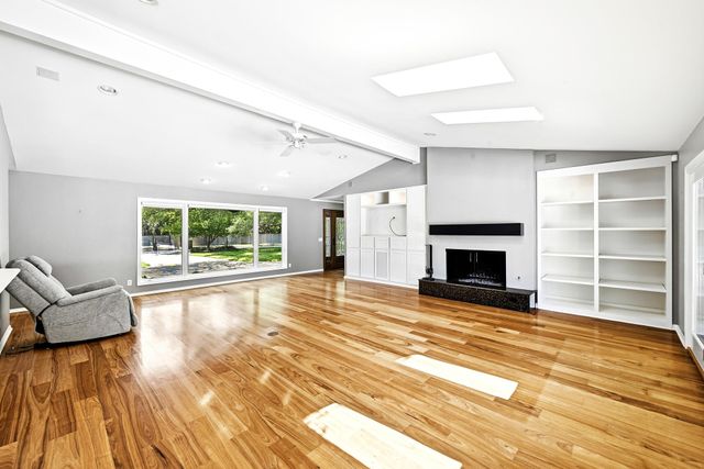 8608 Crest Ridge CIR, Austin, TX 78750