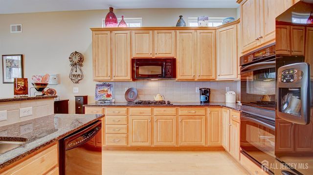 3 Crooked Stick Place, Monroe, NJ 08831