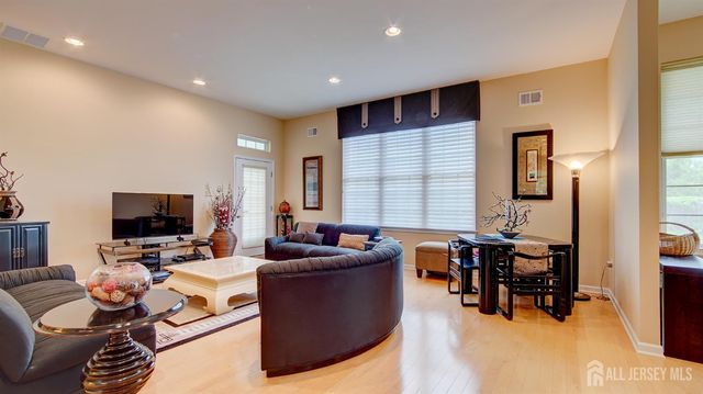3 Crooked Stick Place, Monroe, NJ 08831