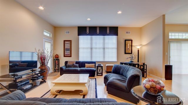 3 Crooked Stick Place, Monroe, NJ 08831