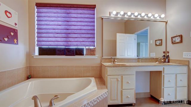 3 Crooked Stick Place, Monroe, NJ 08831