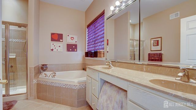 3 Crooked Stick Place, Monroe, NJ 08831