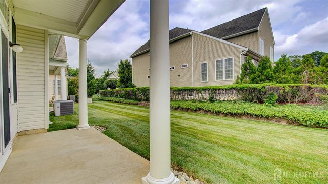 3 Crooked Stick Place, Monroe, NJ 08831
