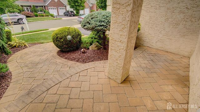 3 Crooked Stick Place, Monroe, NJ 08831