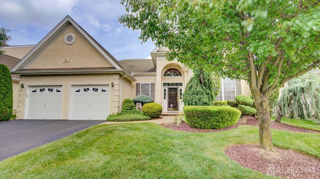 3 Crooked Stick Place, Monroe, NJ 08831