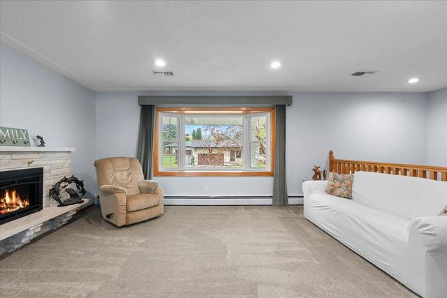 6972 Hickory Drive NE, Fridley, MN 55432