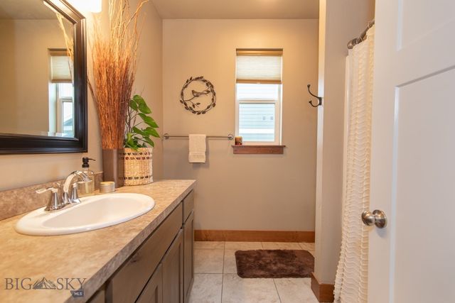 1005 Las Campanas, Belgrade, MT 59714