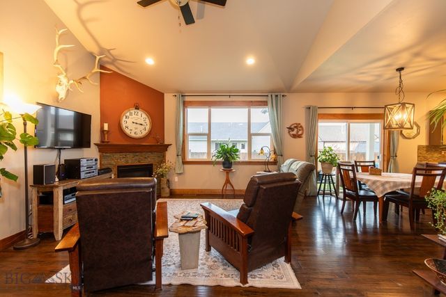 1005 Las Campanas, Belgrade, MT 59714