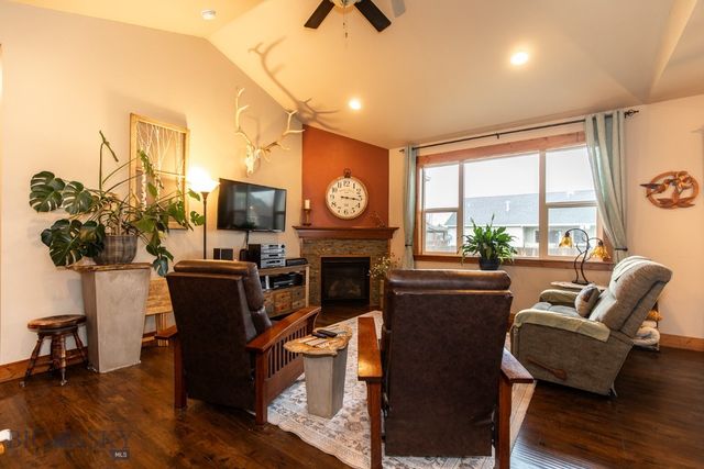 1005 Las Campanas, Belgrade, MT 59714