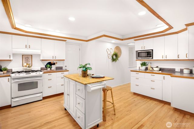 15727 Cascadian Way, Bothell, WA 98012