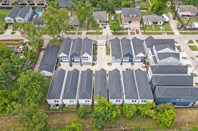 322 Neyland Street, Houston, TX 77022