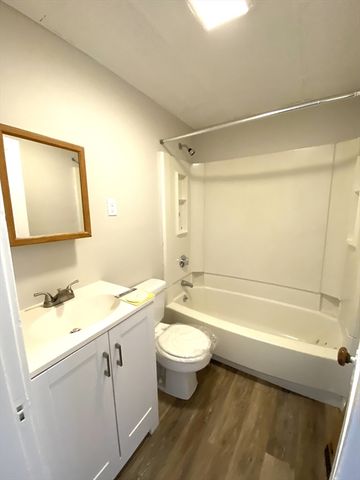 117 Fayette 3, Quincy, MA 02170