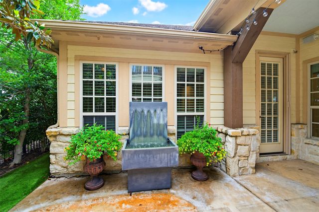 2201 Austin Waters, Carrollton, TX 75010