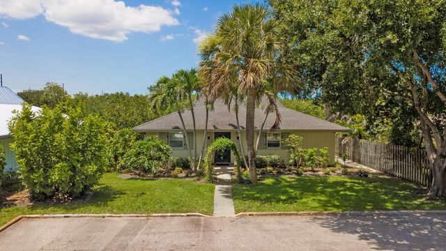 322 SW INDIAN GROVES Drive, Stuart, FL 34994