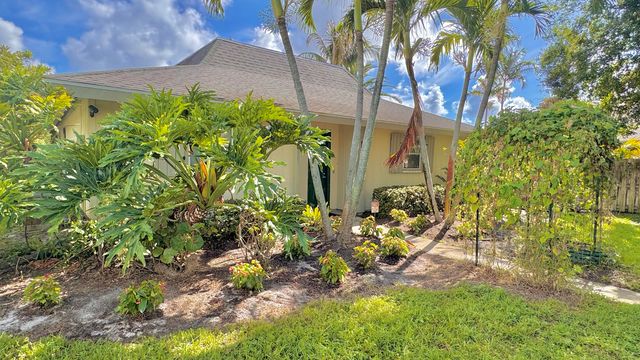 322 SW INDIAN GROVES Drive, Stuart, FL 34994