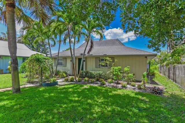 322 SW INDIAN GROVES Drive, Stuart, FL 34994