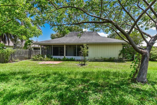 322 SW INDIAN GROVES Drive, Stuart, FL 34994