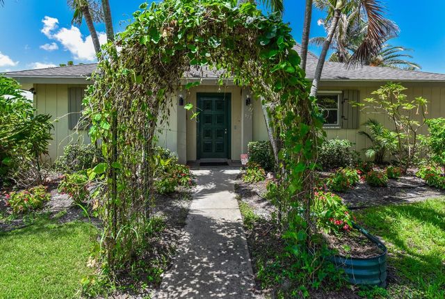 322 SW INDIAN GROVES Drive, Stuart, FL 34994