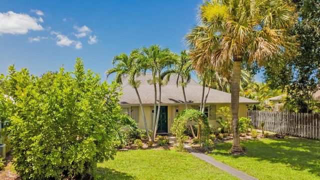 322 SW INDIAN GROVES Drive, Stuart, FL 34994