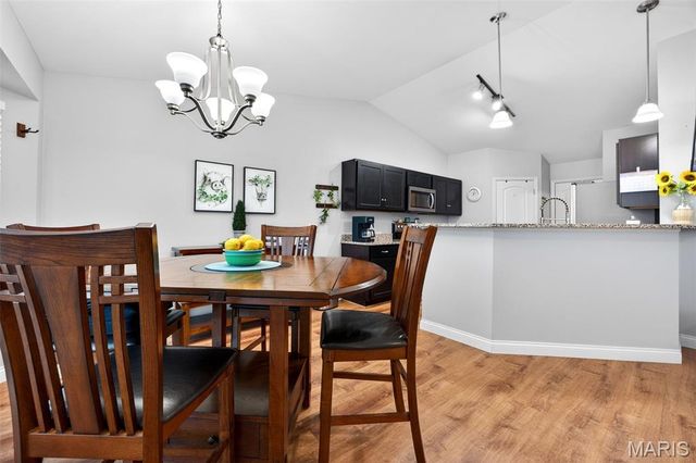 523 Falcons Flight, Wright City, MO 63390