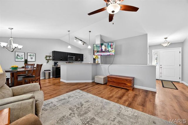 523 Falcons Flight, Wright City, MO 63390