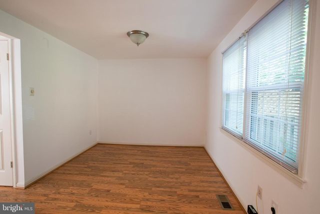 3024 TALKING ROCK DR, Fairfax, VA 22031