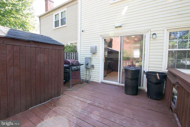 3024 TALKING ROCK DR, Fairfax, VA 22031