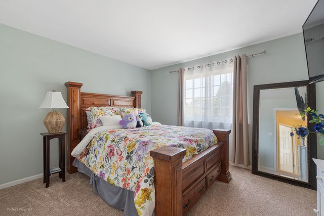 1195 Masters Parkway, Aurora, IL 60506