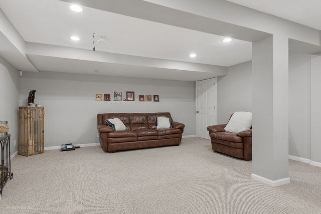 1195 Masters Parkway, Aurora, IL 60506